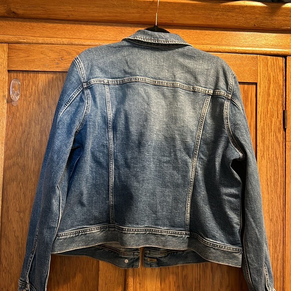 J Crew jean jacket large size medium weight denim. Medium blue. All intact - Picture 2 of 3